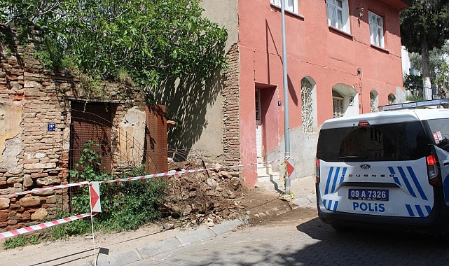 TARİHİ KONAĞIN BAHÇESİNDE KAÇAK KAZI