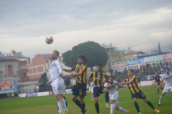 Nazilli Belediye Deplasmanda Ezdi geçti.