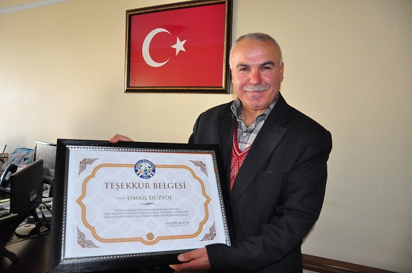 Pazar duasını okuyan İsmail Düzyol’a Teşekkür Belgesi