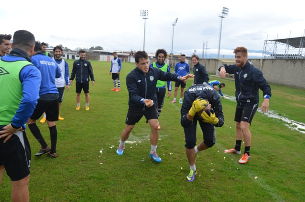 Sofu’ya idman sonrası doğum günü sürprizi