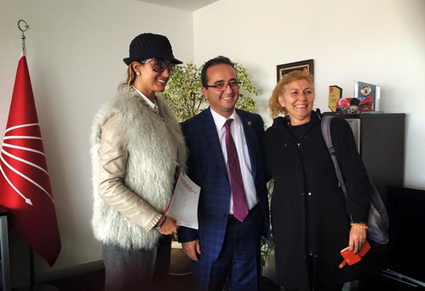 Tuğba Özay’da Siyasete Soyundu